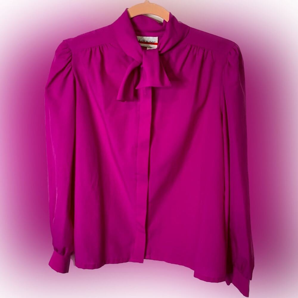 Vintage Judy Bond Blouse. Fuchsia color, bow,‎ button down shirt.